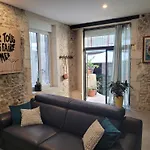 Loft D'artiste Atypique, Climatise,90 M2 , Hypercentre Arenes 6 Pers Apartment *