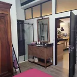 Loft D'artiste Atypique, Climatise,90 M2 , Hypercentre Arenes 6 Pers Apartment *