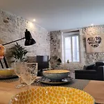 Loft D'artiste Atypique, Climatise,90 M2 , Hypercentre Arenes 6 Pers Apartment Nimes