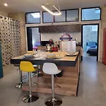 Loft D'artiste Atypique, Climatise,90 M2 , Hypercentre Arenes 6 Pers * Nimes