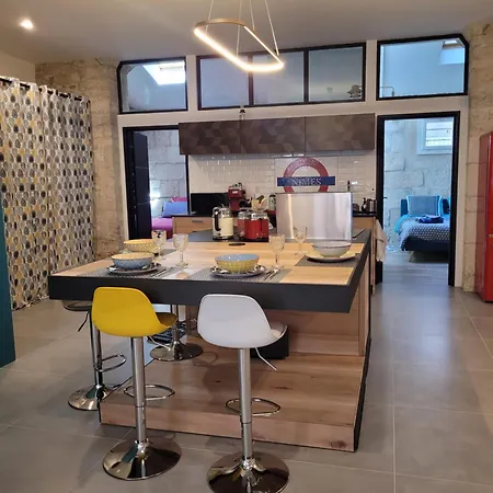 L'atypique Des Arenes, Loft D'artiste * Nîmes