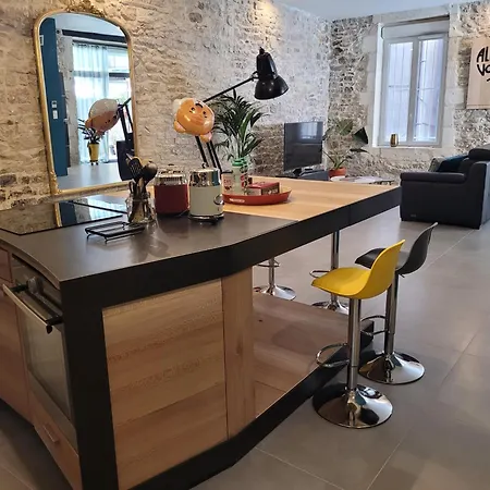 L'atypique Des Arenes, Loft D'artiste *