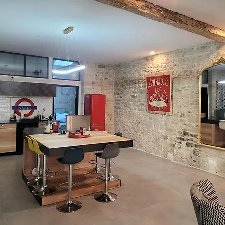 Lejlighed Loft D'artiste Atypique, Climatise,90 M2 , Hypercentre Arenes 6 Pers Nîmes