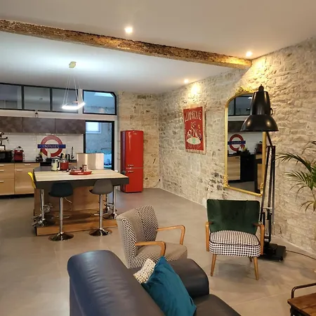 Loft D'artiste Atypique, Climatise,90 M2 , Hypercentre Arenes 6 Pers Nîmes