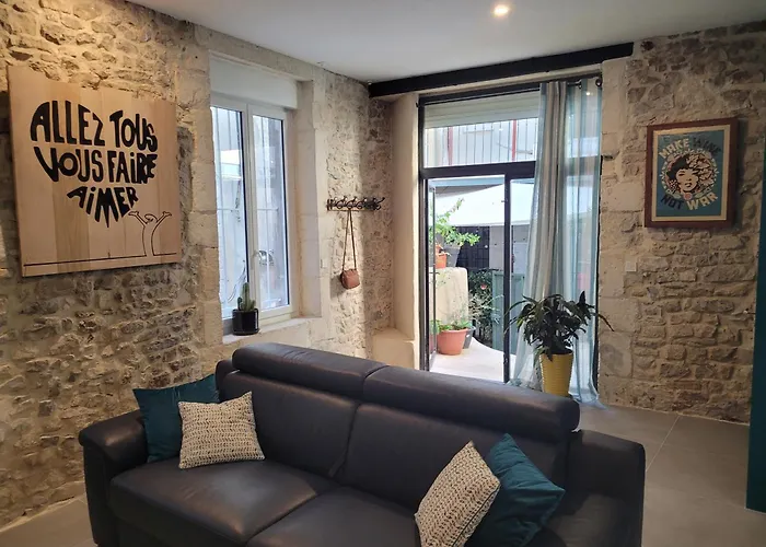 Loft D'artiste Atypique, Climatise,90 M2 , Hypercentre Arenes 6 Pers Daire *
