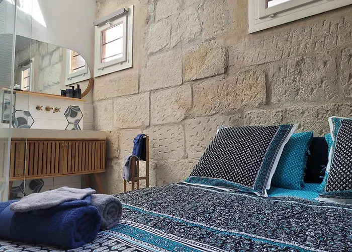 Loft D'artiste Atypique, Climatise,90 M2 , Hypercentre Arenes 6 Pers Daire Nîmes