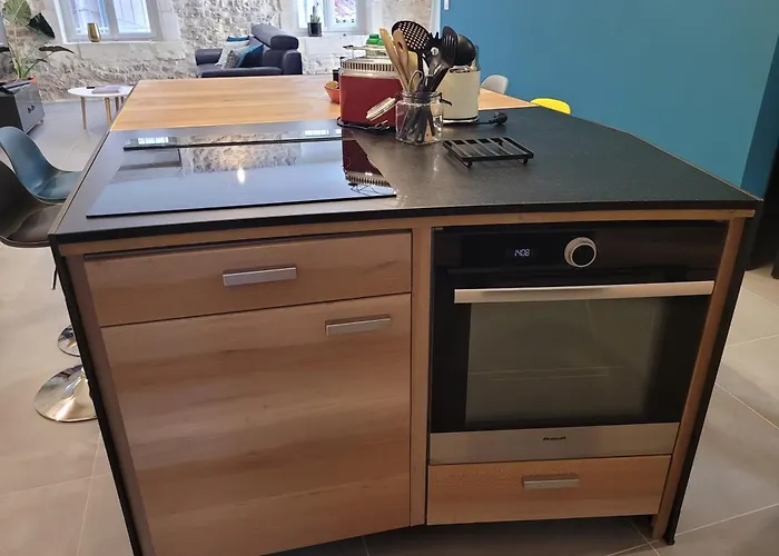 Loft D'artiste Atypique, Climatise,90 M2 , Hypercentre Arenes 6 Pers Nîmes