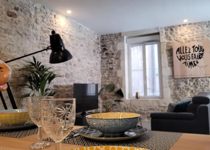 Loft D'artiste Atypique, Climatise,90 M2 , Hypercentre Arenes 6 Pers Daire Nîmes