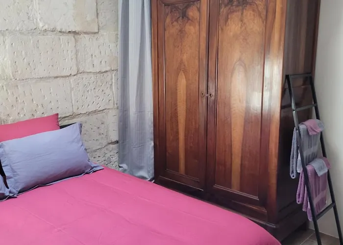 Loft D'artiste Atypique, Climatise,90 M2 , Hypercentre Arenes 6 Pers Daire