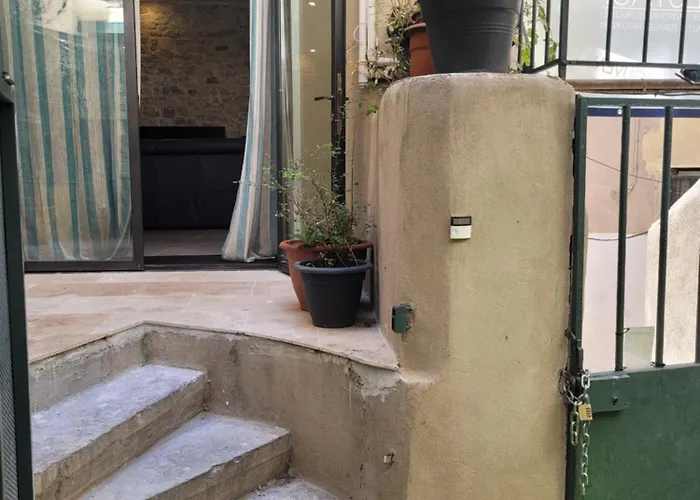 L'atypique Des Arenes, Loft D'artiste Διαμέρισμα
