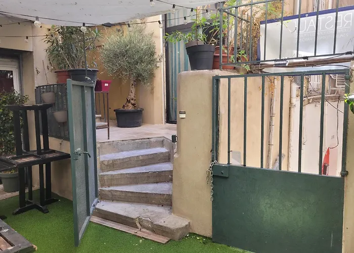 L'atypique Des Arenes, Loft D'artiste *