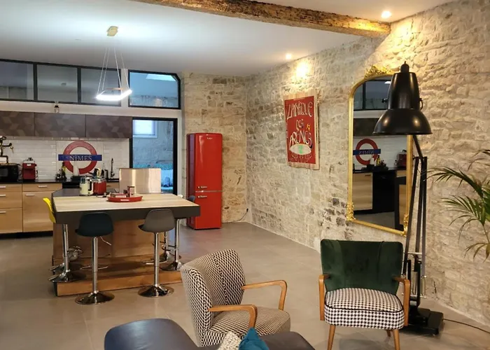 L'atypique Des Arenes, Loft D'artiste Νιμ