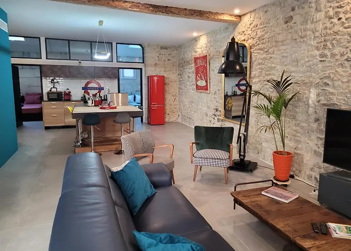 Loft D'artiste Atypique, Climatise,90 M2 , Hypercentre Arenes 6 Pers